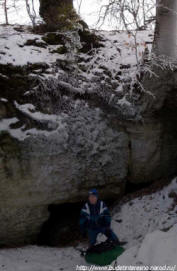 Один из входов в пещеру